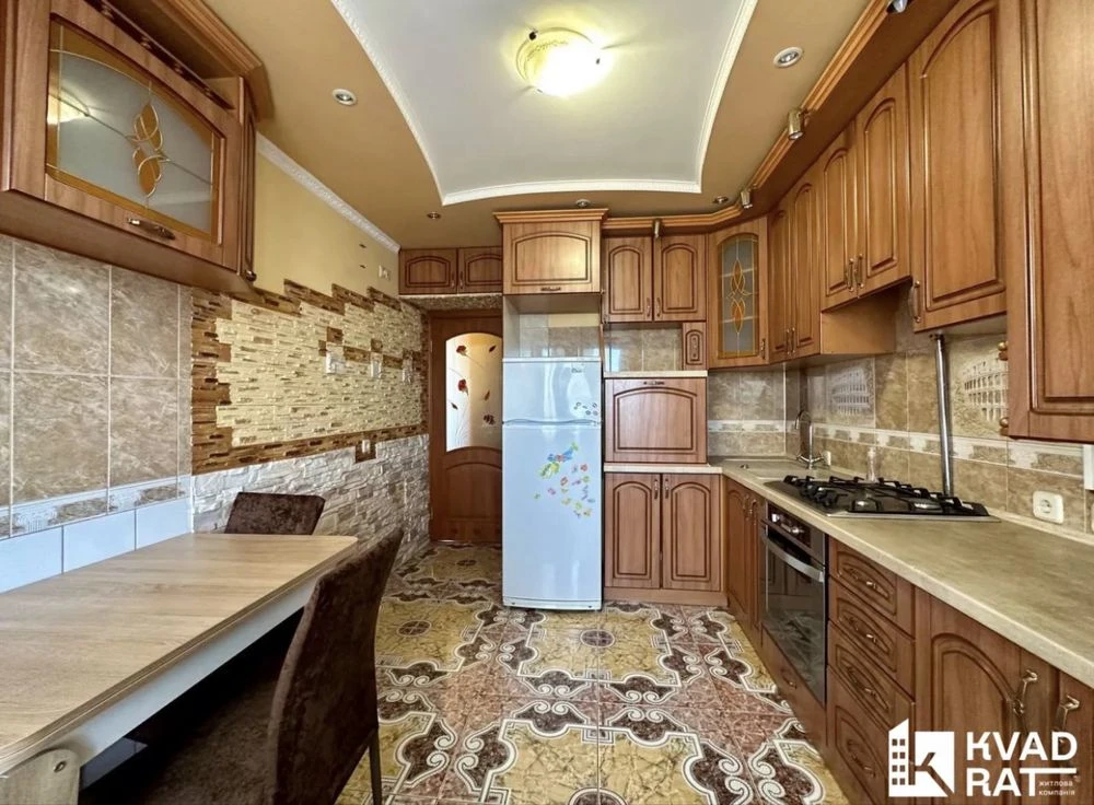 Selling one-bedroom apartment with a view of the city