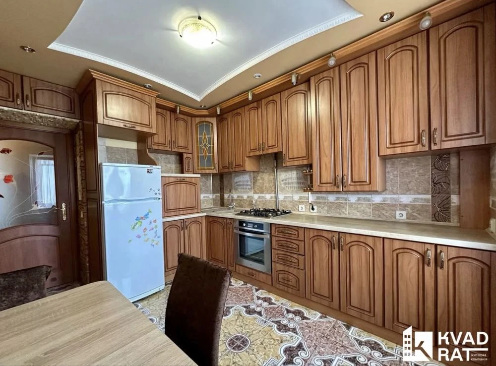 Selling one-bedroom apartment with a view of the city