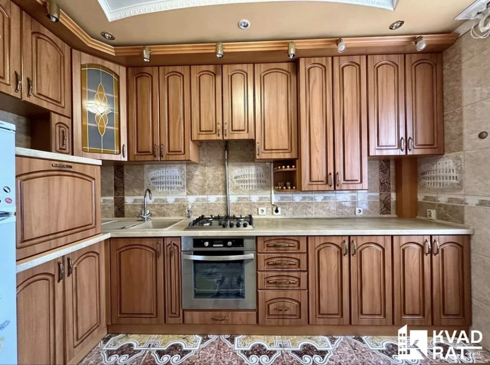 Selling one-bedroom apartment with a view of the city