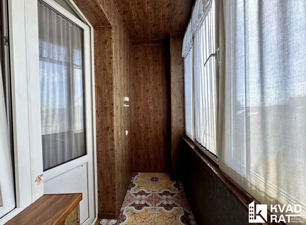 Selling one-bedroom apartment with a view of the city