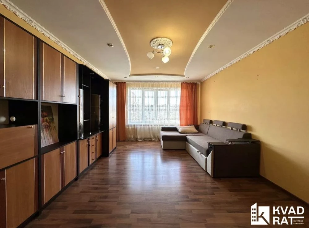 Selling one-bedroom apartment with a view of the city