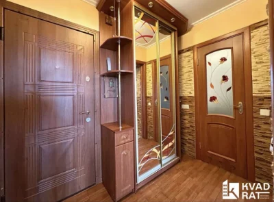 Selling one-bedroom apartment with a view of the city