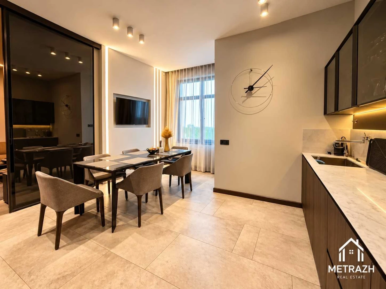 Sale of a luxurious 3-bedroom apartment in the "Favorit Avantage" residential complex