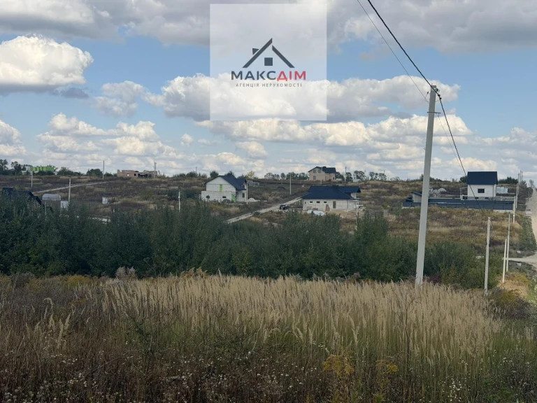 Sale of land plot in the settlement of Sadivnyche Tovarystvo Veteraniv ATO. No commission.