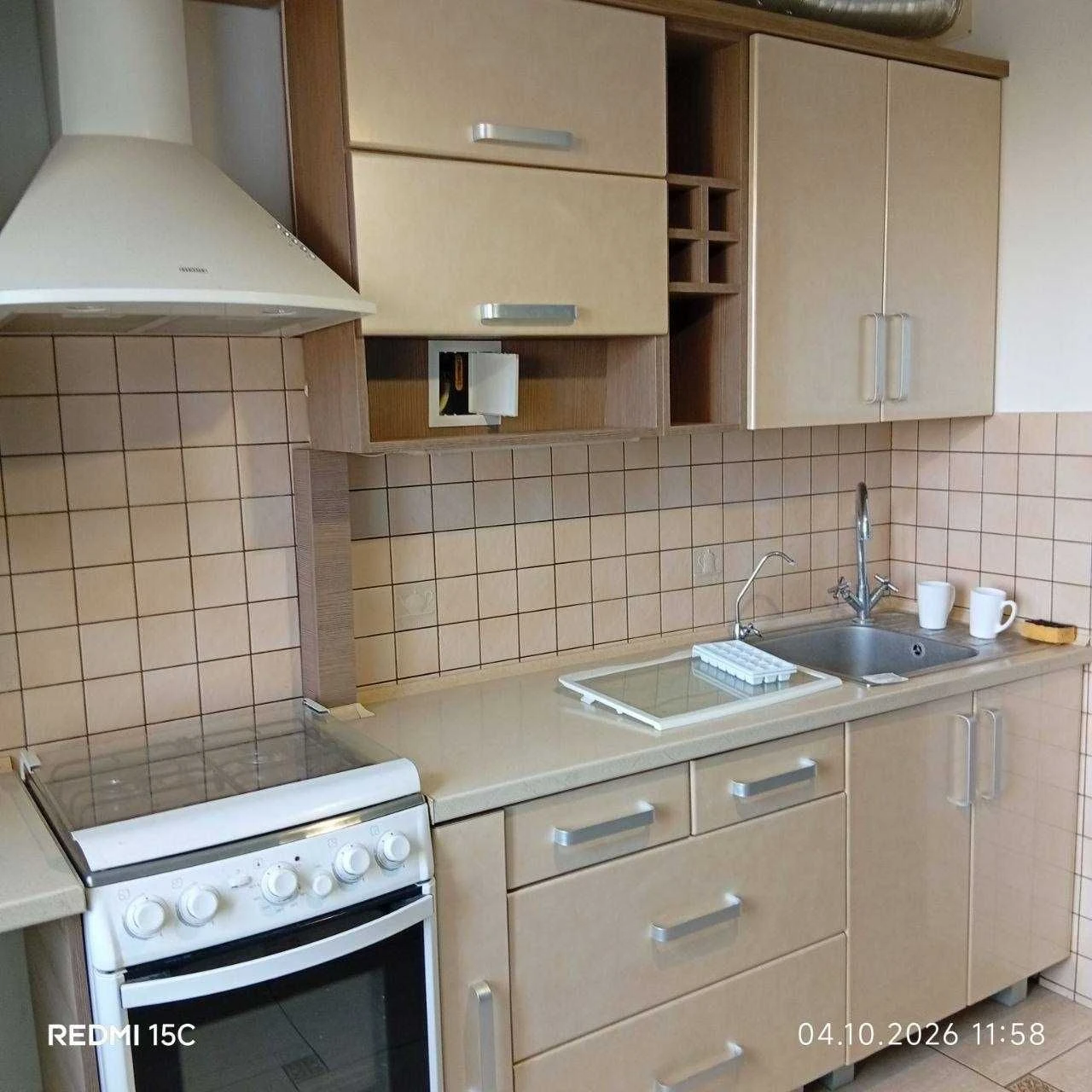 Продається простора 3-кімнатна квартира 65м2 з меблями. 2 балкона.