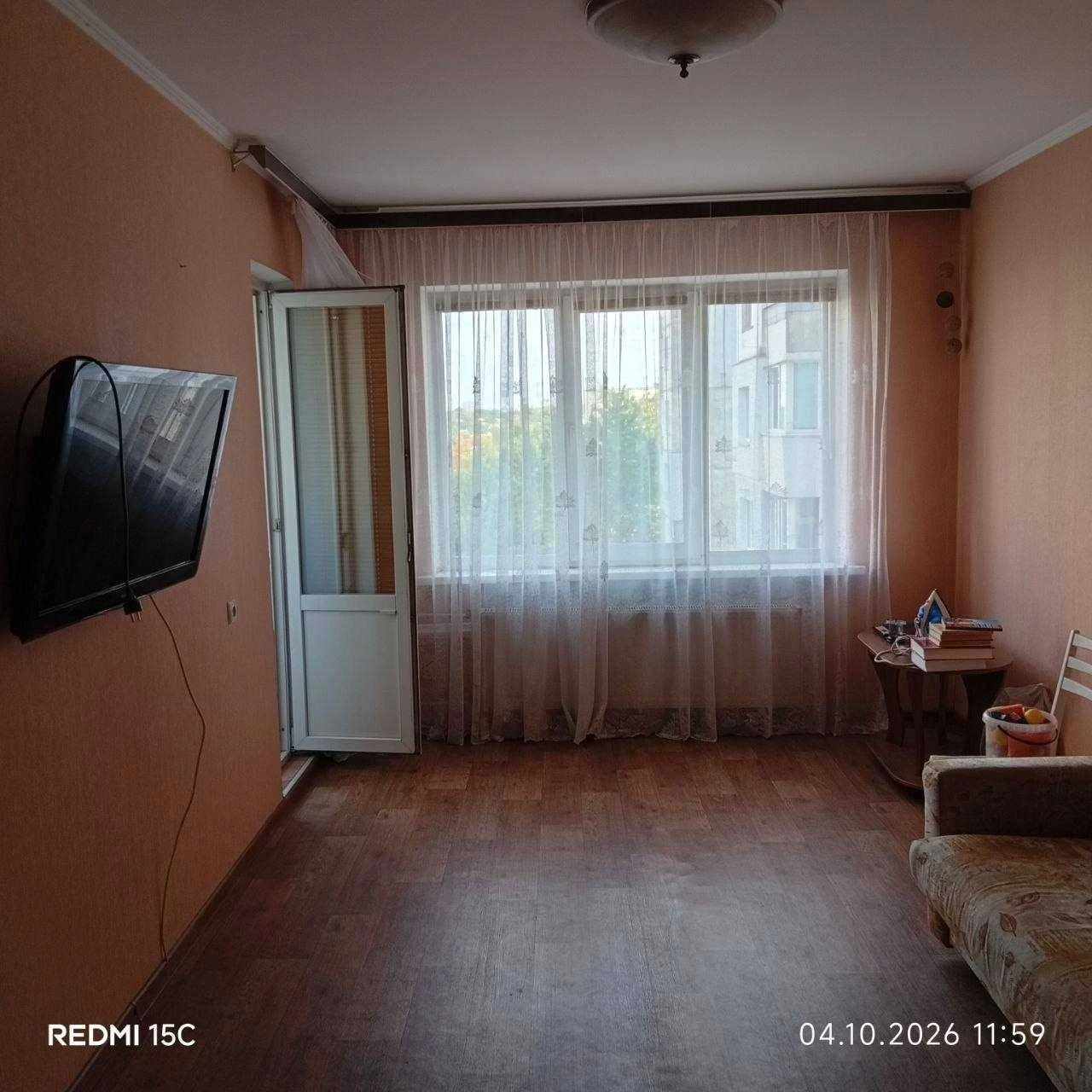 Продається простора 3-кімнатна квартира 65м2 з меблями. 2 балкона.