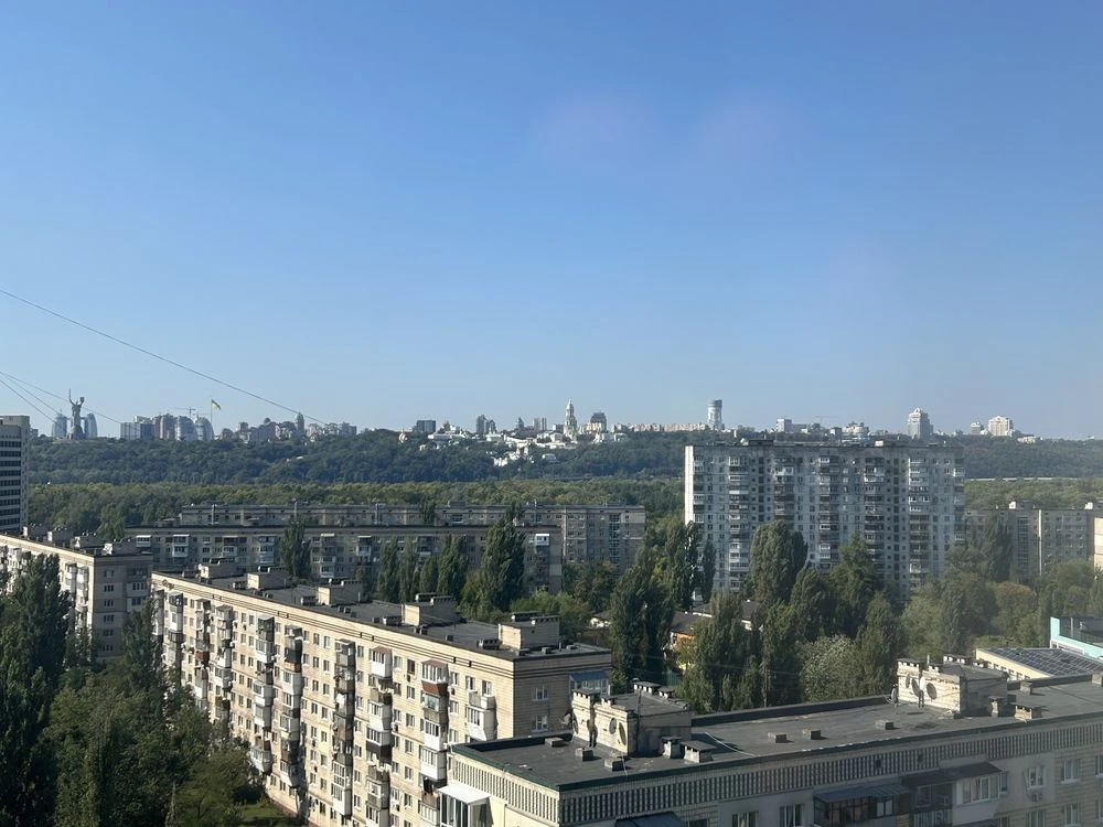 Вид на правий берег та Русанівський канал