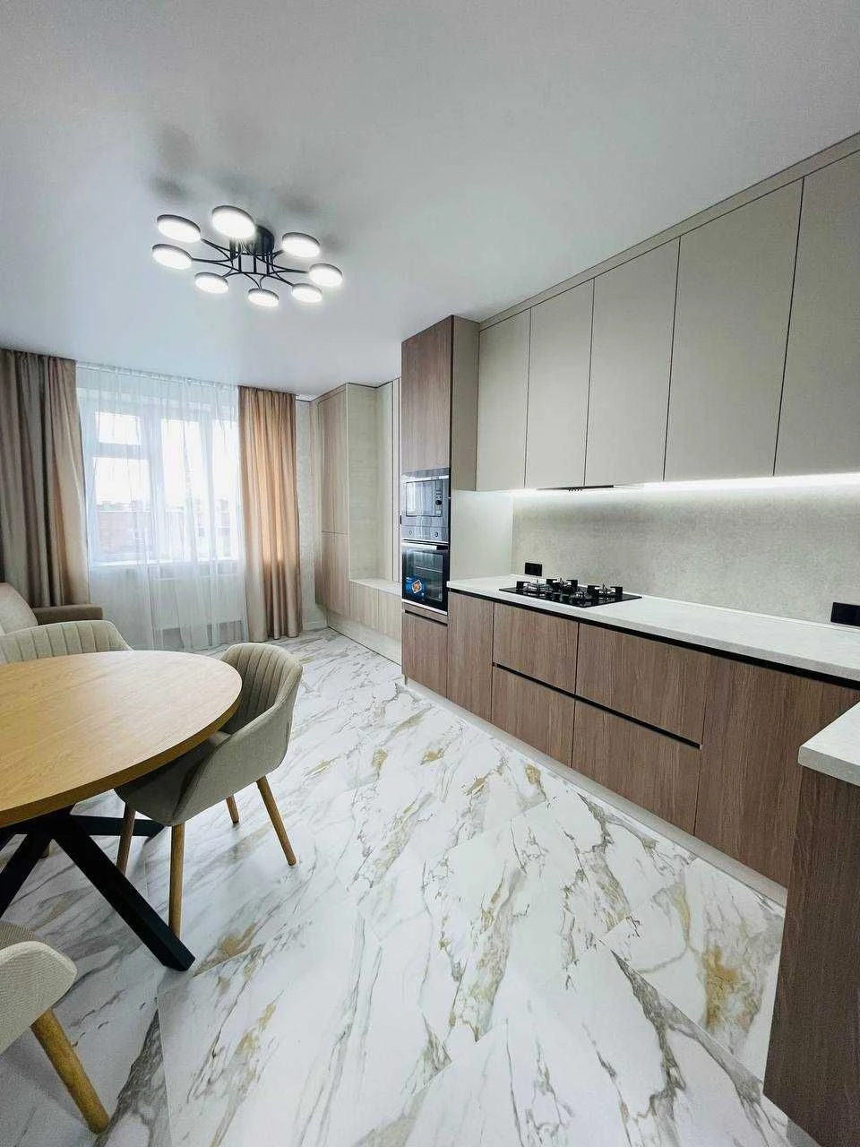 Sale of a spacious 2-bedroom apartment with modern renovation, Ozer district