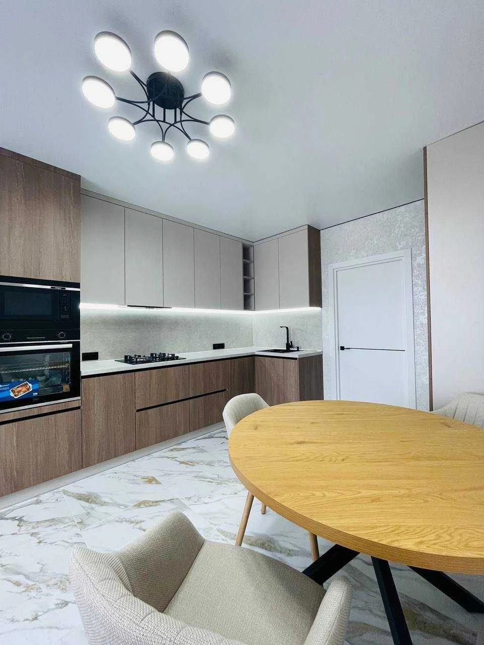 Sale of a spacious 2-bedroom apartment with modern renovation, Ozer district