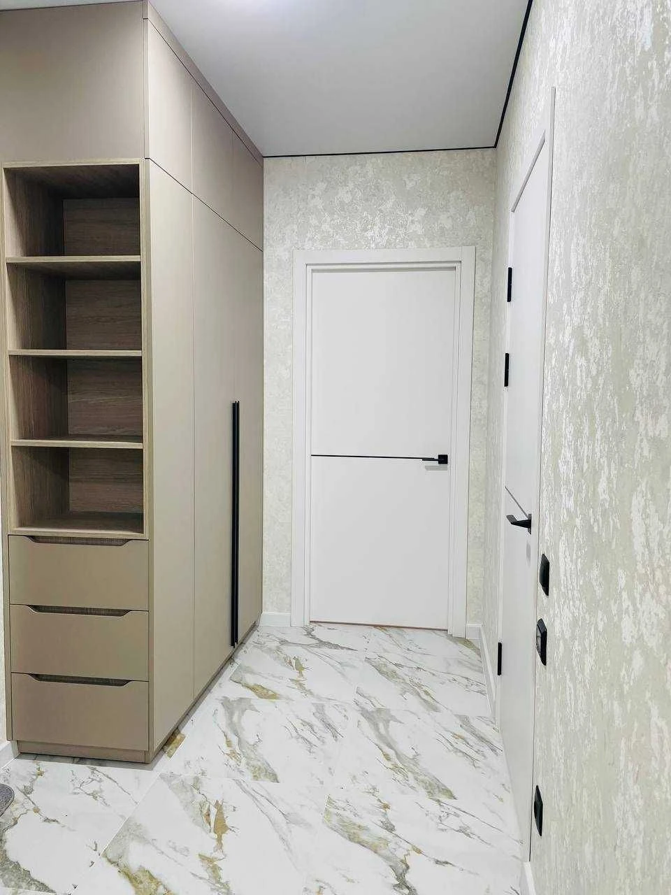 Sale of a spacious 2-bedroom apartment with modern renovation, Ozer district