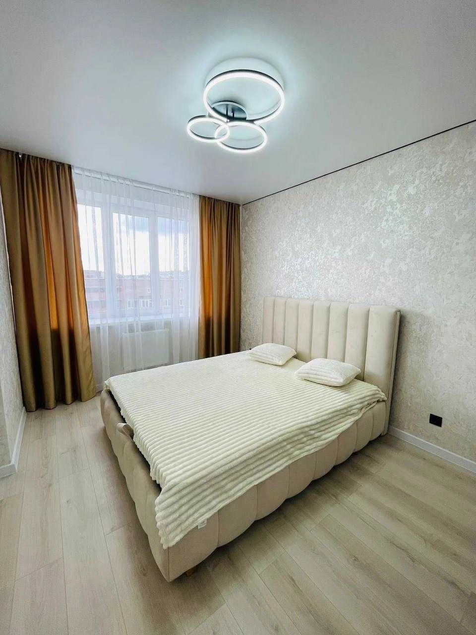 Sale of a spacious 2-bedroom apartment with modern renovation, Ozer district