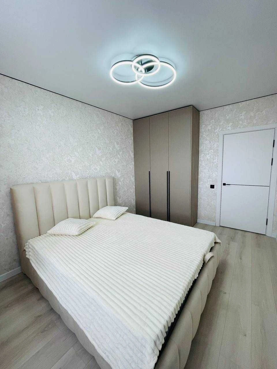 Sale of a spacious 2-bedroom apartment with modern renovation, Ozer district