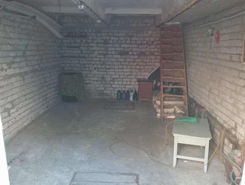 Продається 2 поверх гараж центр міста Кооператив "Захисник" вул. Оборона 12