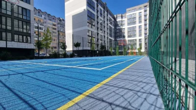 One-bedroom apartment near City Lake and park!