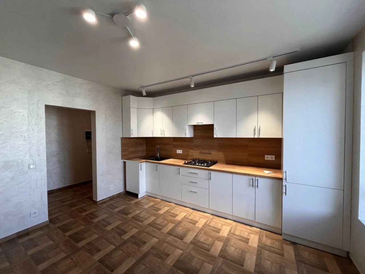 Sale of 1-room apartment with renovation in a new building