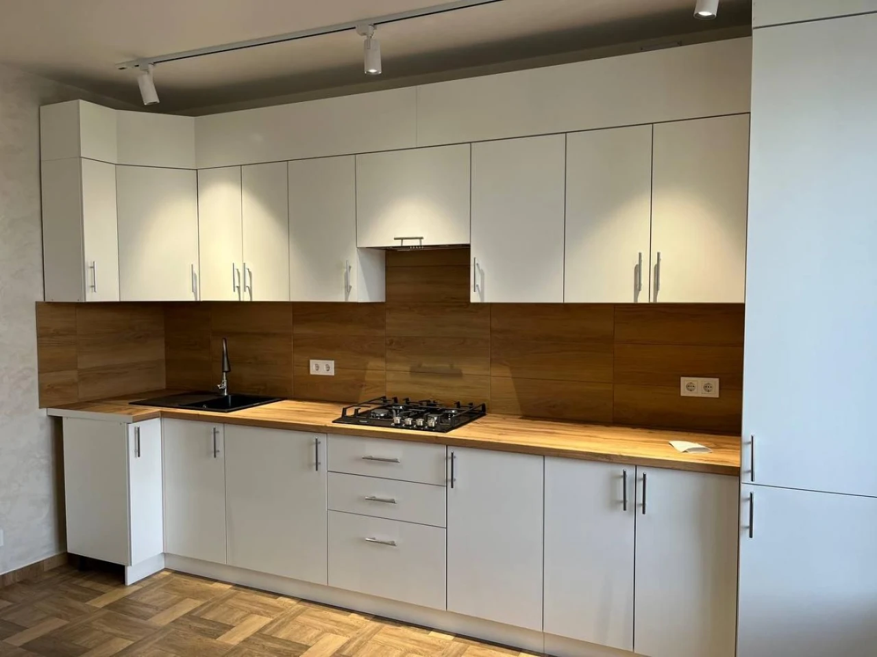 Sale of 1-room apartment with renovation in a new building