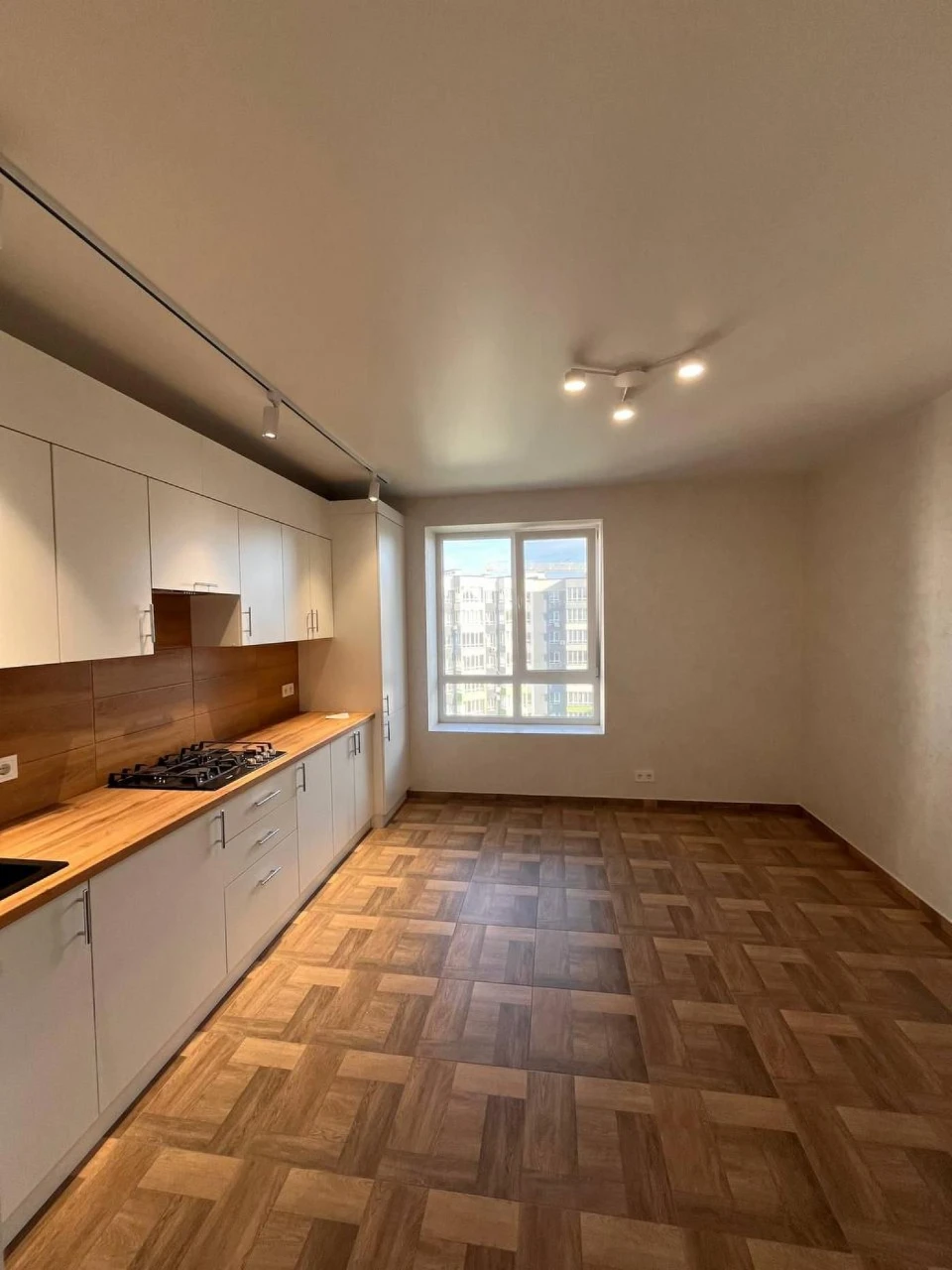 Sale of 1-room apartment with renovation in a new building