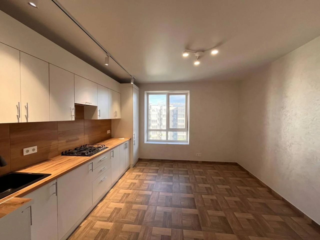 Sale of 1-room apartment with renovation in a new building