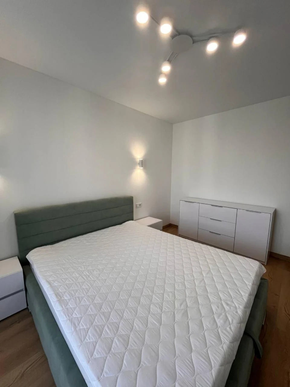 Sale of 1-room apartment with renovation in a new building