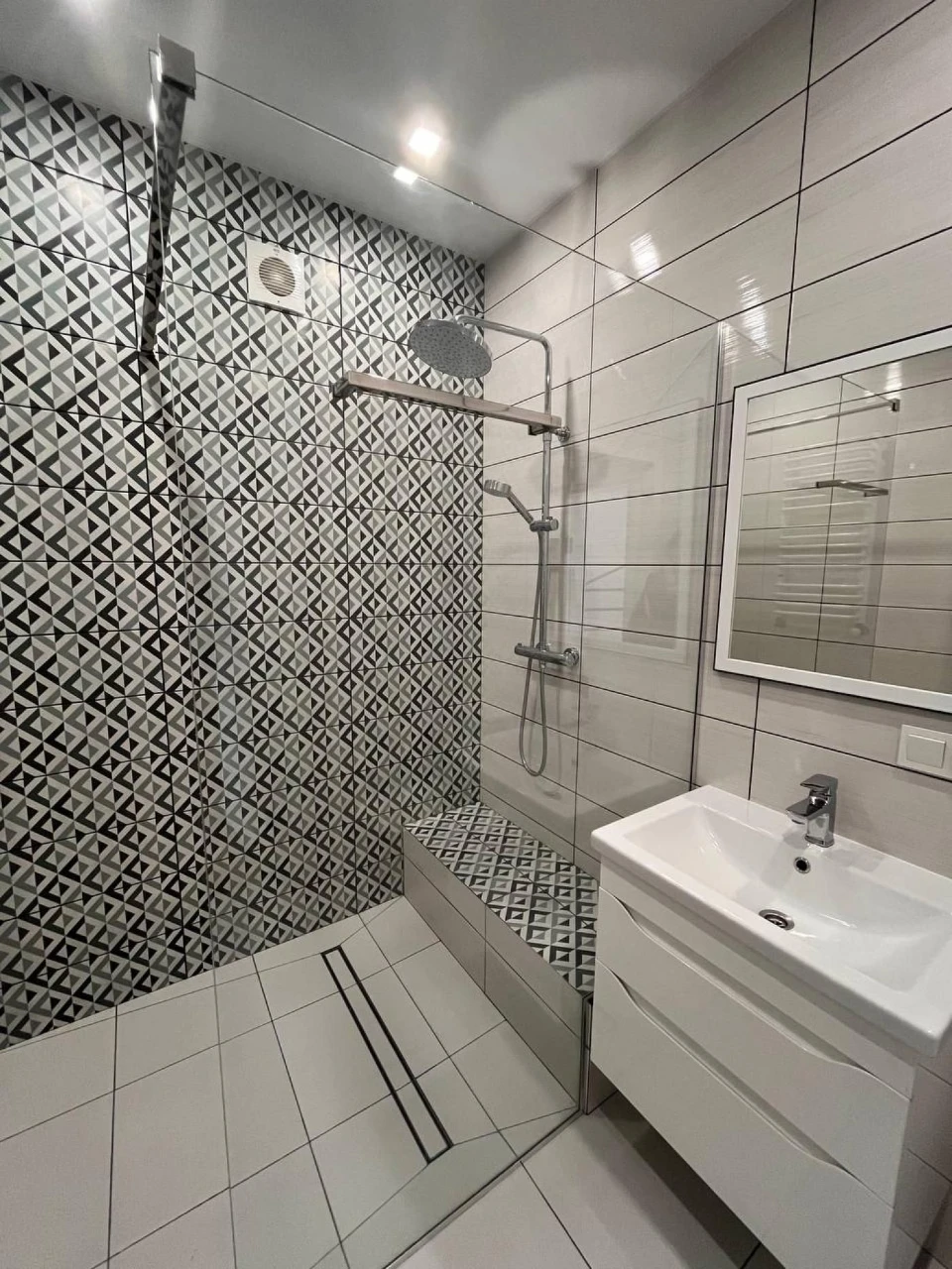 Sale of 1-room apartment with renovation in a new building