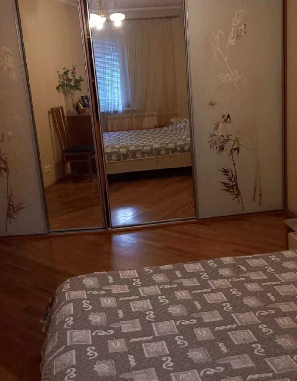 Продам Велику 3-кімн квартиру 108м.кв. вул. Бориса Гмирі, 9В