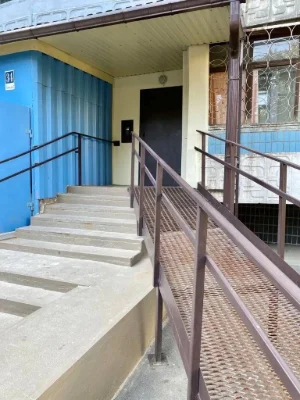 Продається 2-кімнатна квартира в ЖК "Тополь-2", будинок 34, біля кінотеатру "Січ"