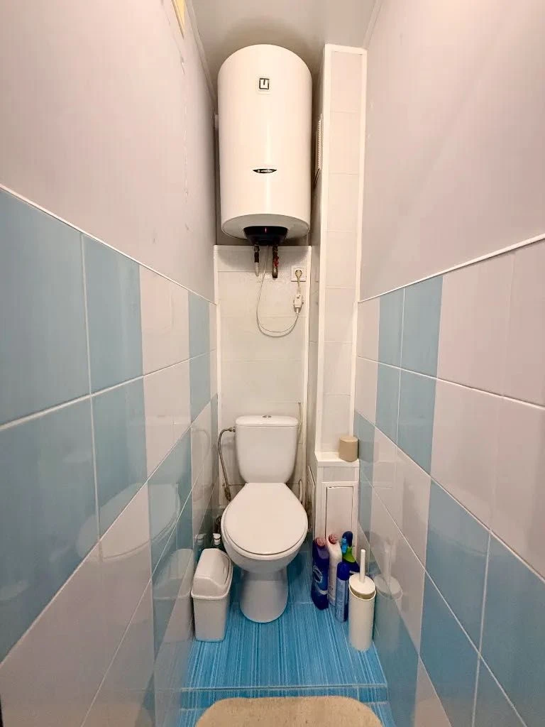 Продається 2-кімнатна квартира в ЖК "Тополь-2", будинок 34, біля кінотеатру "Січ"
