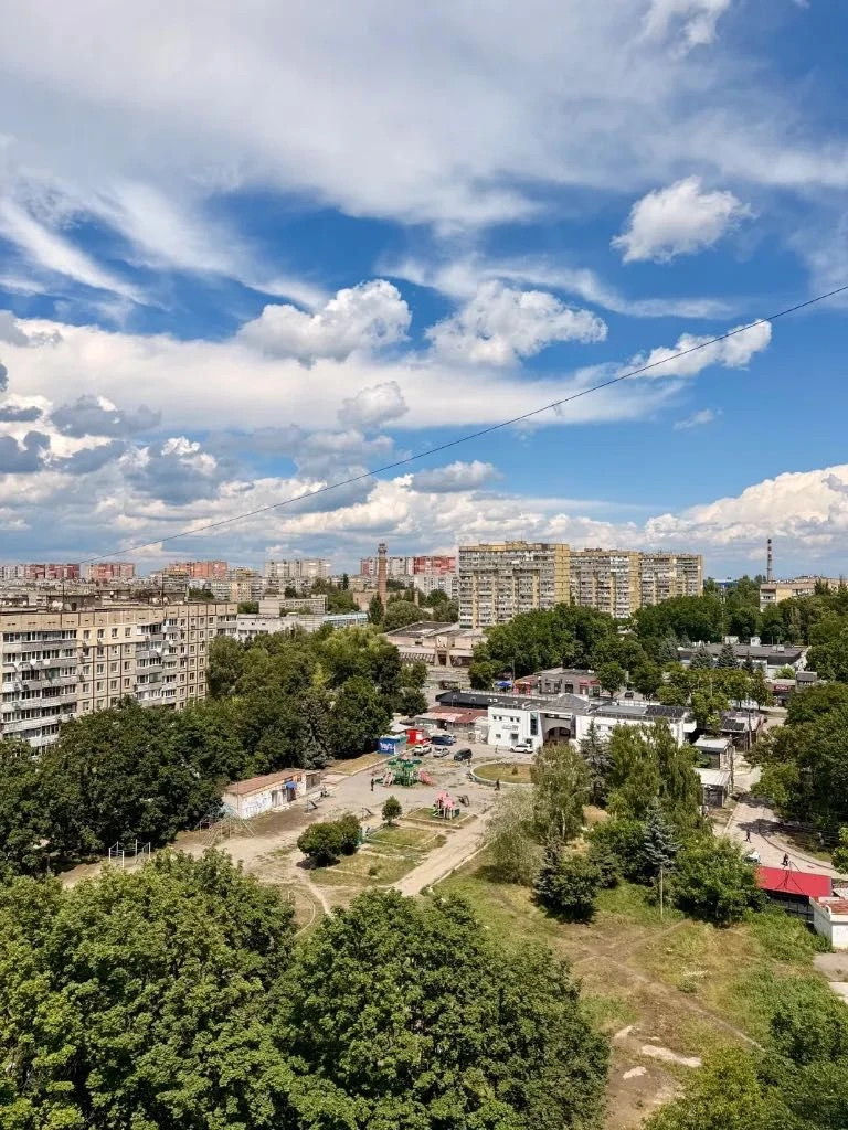 Продається 2-кімнатна квартира в ЖК "Тополь-2", будинок 34, біля кінотеатру "Січ"