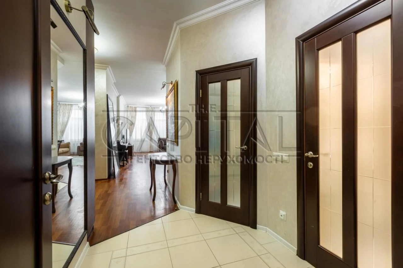 Продаж 2-кімнатній квартири з ремонтом 80 м2, вул. Коновальця Єв
