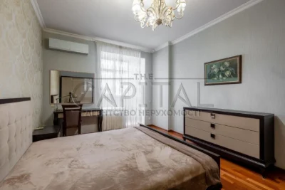 Продаж 2-кімнатній квартири з ремонтом 80 м2, вул. Коновальця Єв