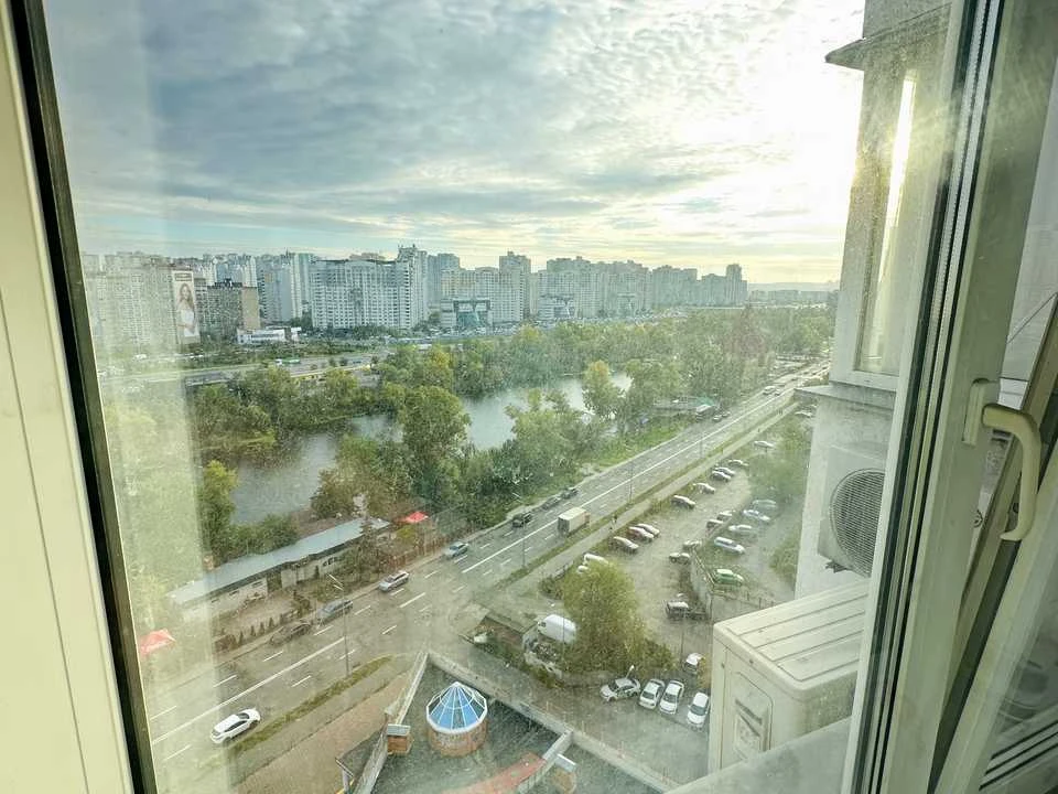 Квартира. Київ, Срібнокільська вул.