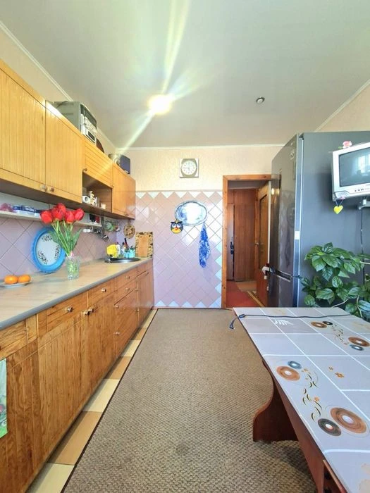 For sale 3-room apartment 6/9 Kyiv, Rubana St.