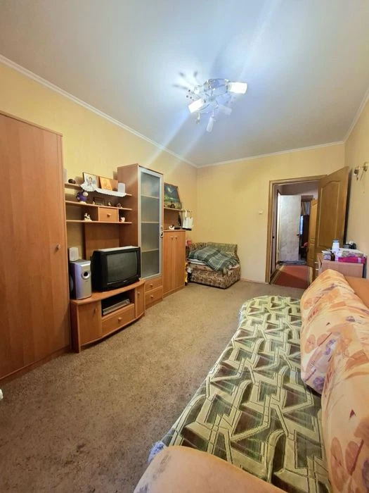 For sale 3-room apartment 6/9 Kyiv, Rubana St.