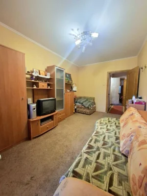 For sale 3-room apartment 6/9 Kyiv, Rubana St.