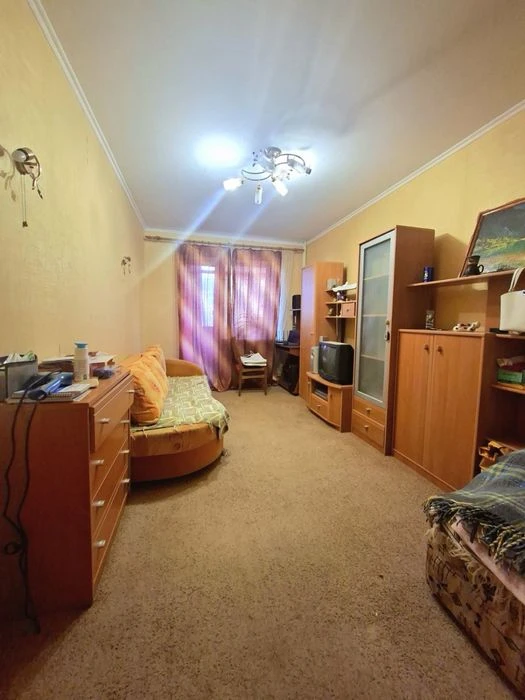 For sale 3-room apartment 6/9 Kyiv, Rubana St.