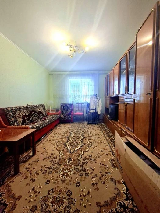 For sale 3-room apartment 6/9 Kyiv, Rubana St.