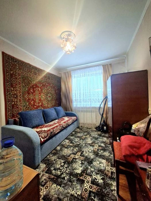 For sale 3-room apartment 6/9 Kyiv, Rubana St.