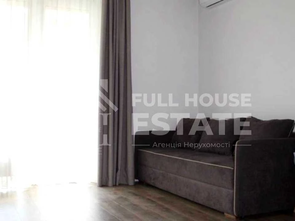 Apartment. Predslavynska st.