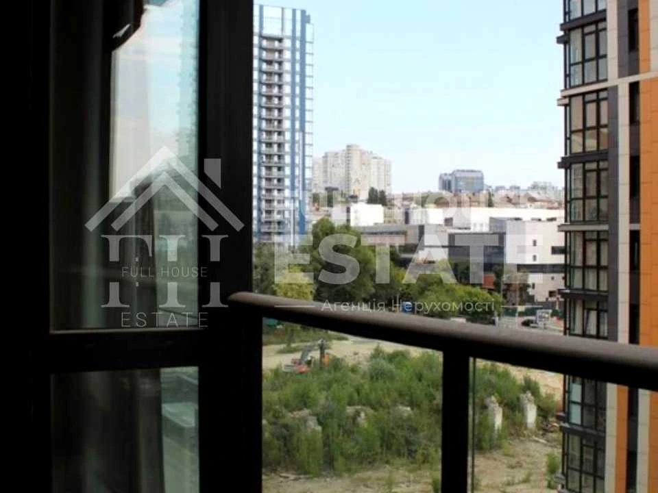 Apartment. Predslavynska st.