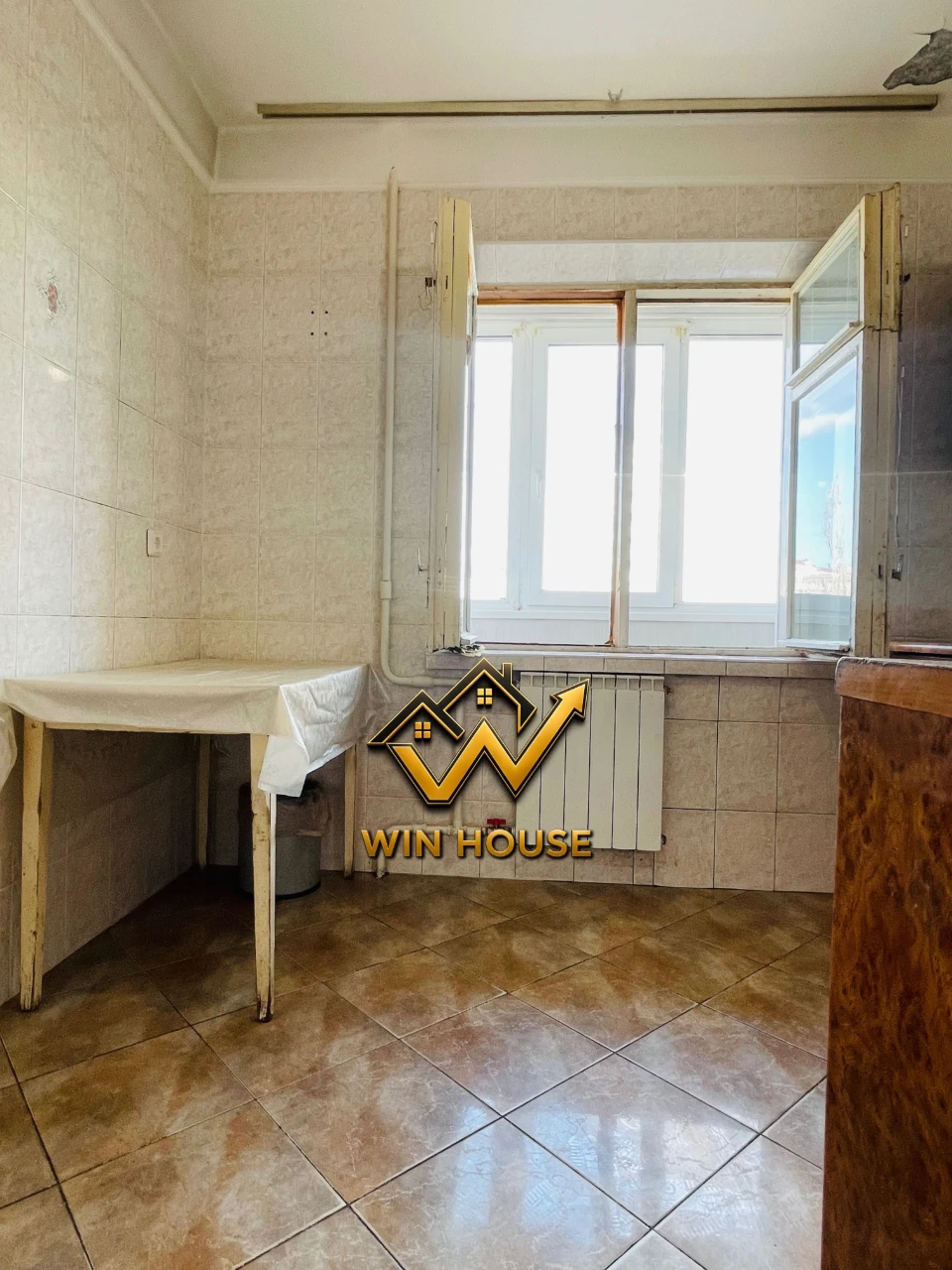 2К квартира з ГАЗом, Оболонь, біля метро «Мінська». 6 поверх