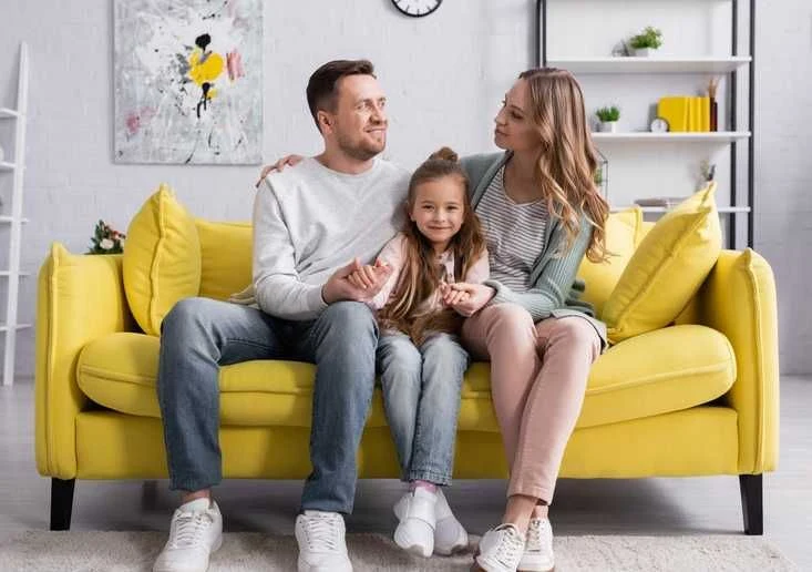No Commission! Right Berig. For a Fine Family. Separate Rooms