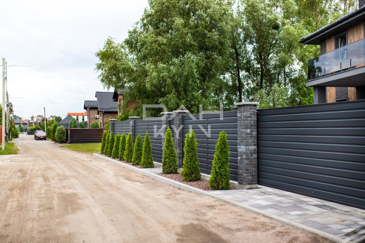 Будинок у Києві 200 м² у КМ «Щастя»! 8 соток, 2 км до метро,