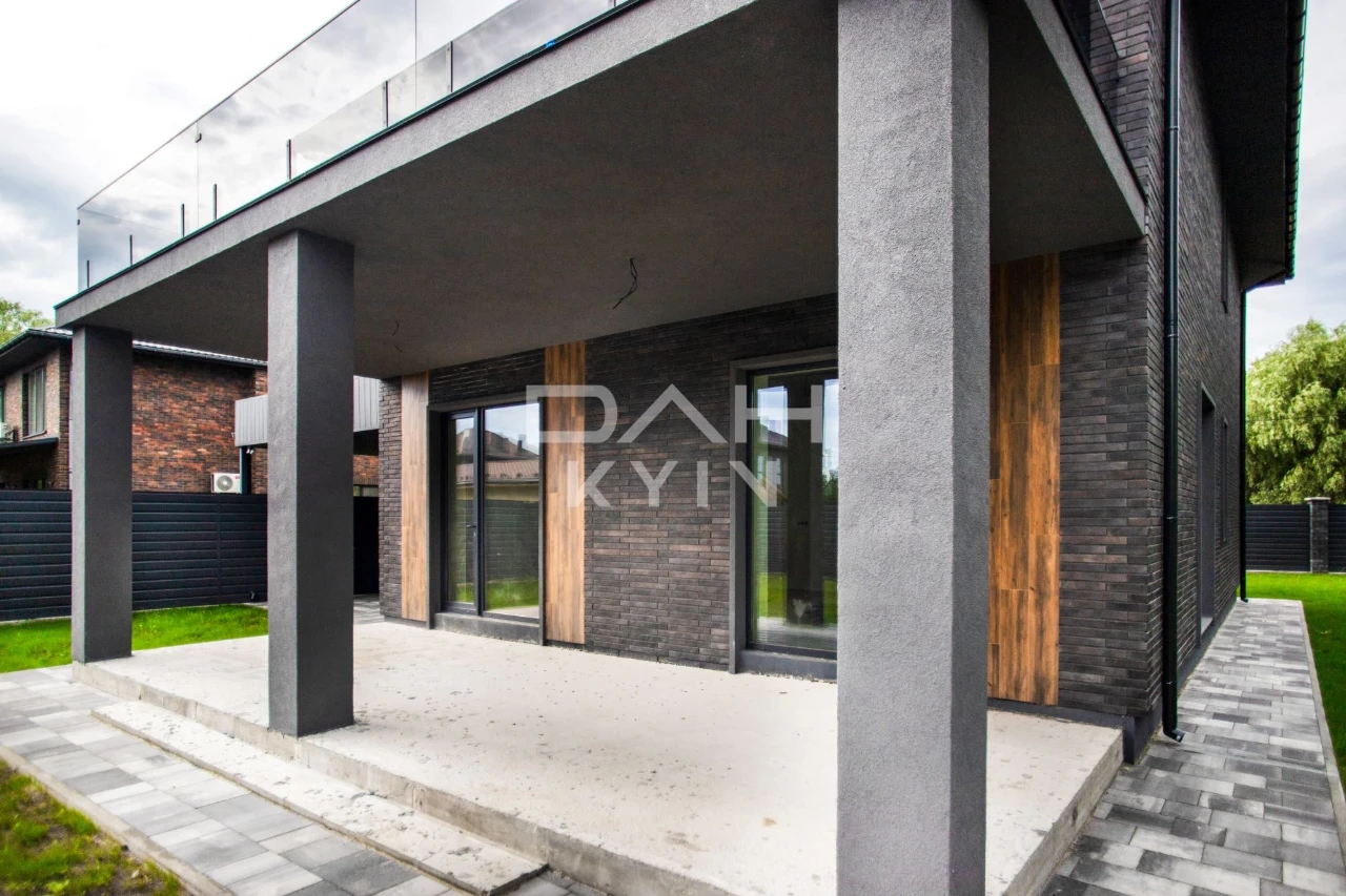Будинок у Києві 200 м² у КМ «Щастя»! 8 соток, 2 км до метро,