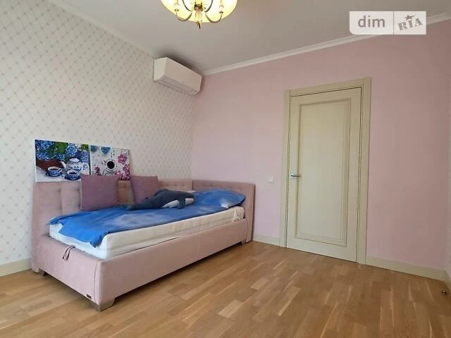 Sale of 4-room apartment 96.3 sq. m on Mytropolyta Vasylya Lyp street