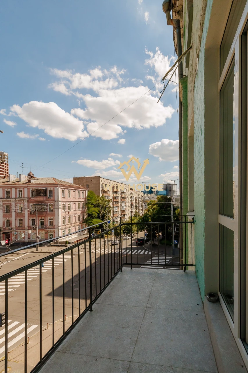3-кімнатна квартира в Голосіївському районі, Саксаганського 42. Царс