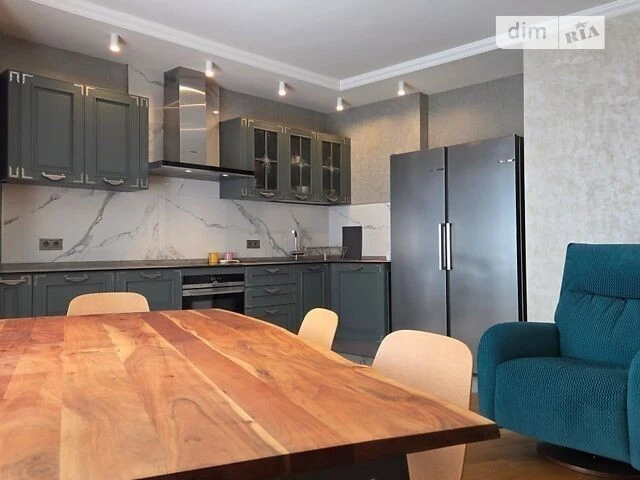 Sale of 4-room apartment 96.3 sq. m on Mytropolyta Vasylya Lyp street