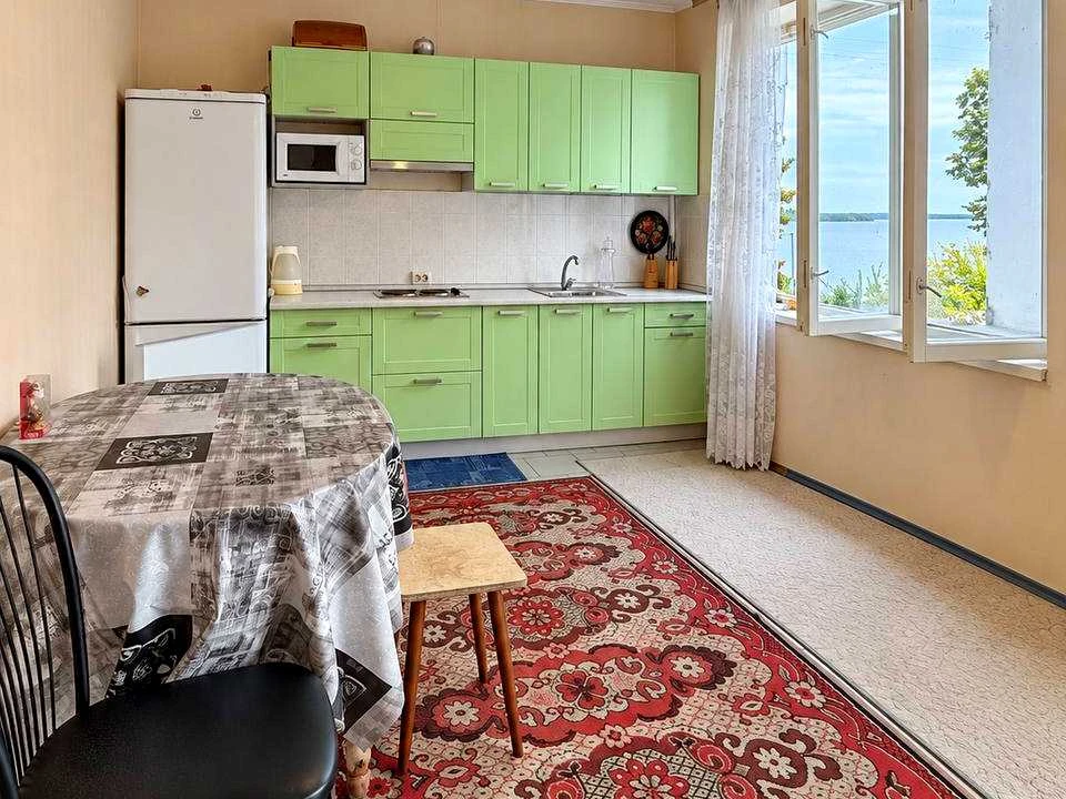 House. Dnipro, Riverbank