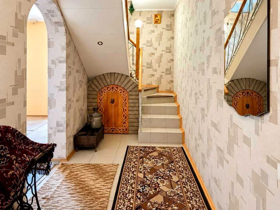 House. Dnipro, Riverbank