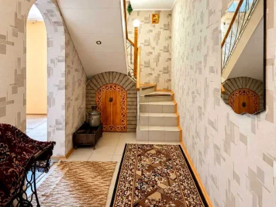 House. Dnipro, Riverbank