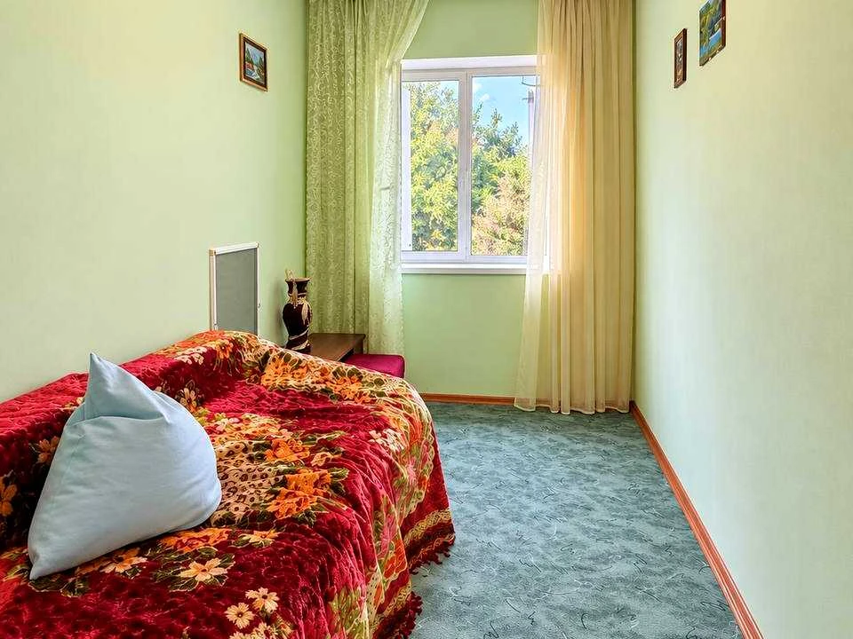 House. Dnipro, Riverbank